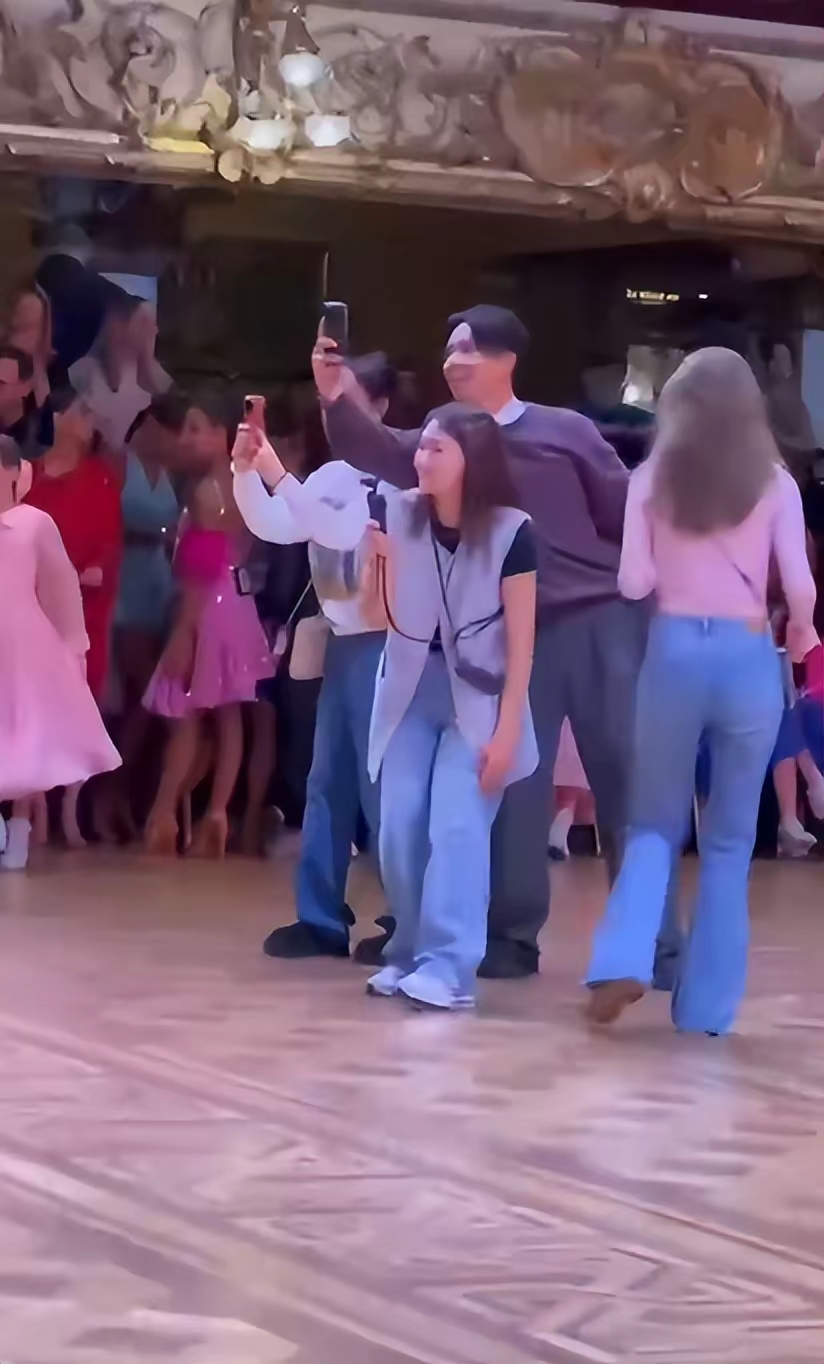 爱游戏登入-澳大利亚队不断突破！，德罗巴连续十场比赛得分超过夺冠赛场气氛高涨的简单介绍